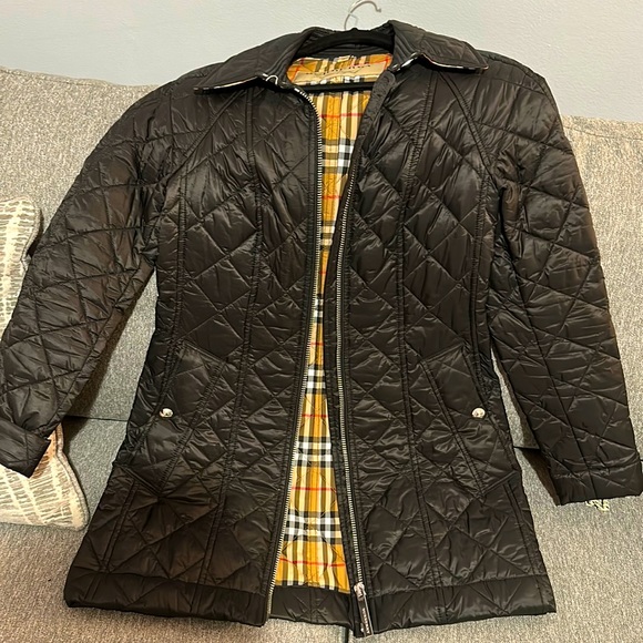 women’s Burberry coat very good condition used few times no belt no hat..